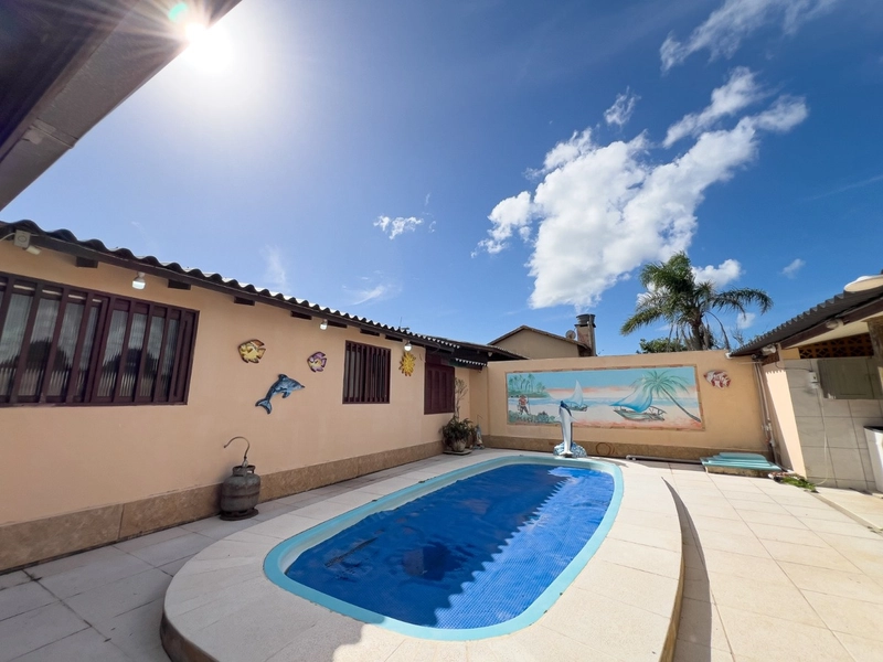 Casa com piscina e 3 dormitórios no bairro Jardim Beira Mar: 11ª foto da galeria de imagens do imóvel