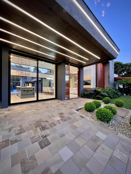 Casa com 4 suítes e piscina no condomínio Velas da Marina: 2ª foto da galeria de imagens do imóvel