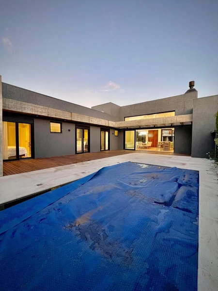 Casa com 4 suítes e piscina no condomínio Velas da Marina: 5ª foto da galeria de imagens do imóvel