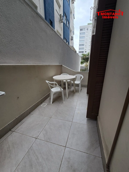 Apartamento mobiliado à 3 quadras doo mar em frente à praça no centro: 3ª foto da galeria de imagens do imóvel