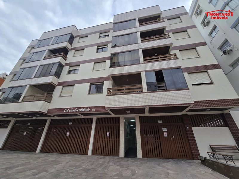 Apartamento mobiliado à 3 quadras doo mar em frente à praça no centro