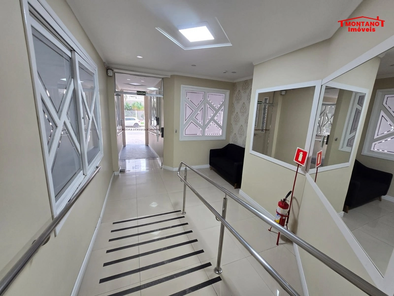 Apartamento mobiliado à 3 quadras doo mar em frente à praça no centro: 2ª foto da galeria de imagens do imóvel