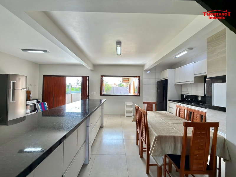 Casa com 3 dormitórios à duas quadras do mar no bairro Zona Nova: 3ª foto da galeria de imagens do imóvel