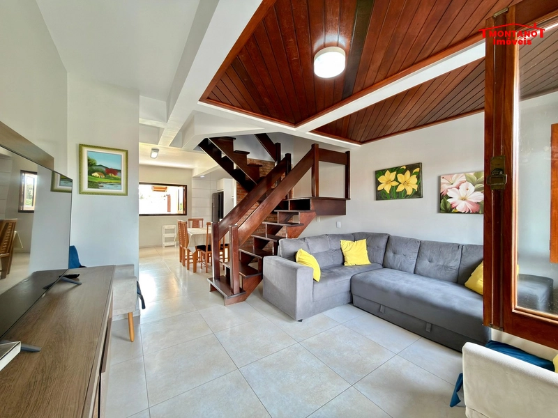 Casa com 3 dormitórios à duas quadras do mar no bairro Zona Nova: 2ª foto da galeria de imagens do imóvel