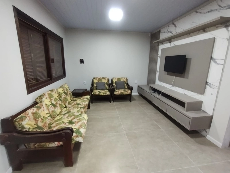 Casa com 3 dormitórios perto da praia e pátio amplo: 2ª foto da galeria de imagens do imóvel