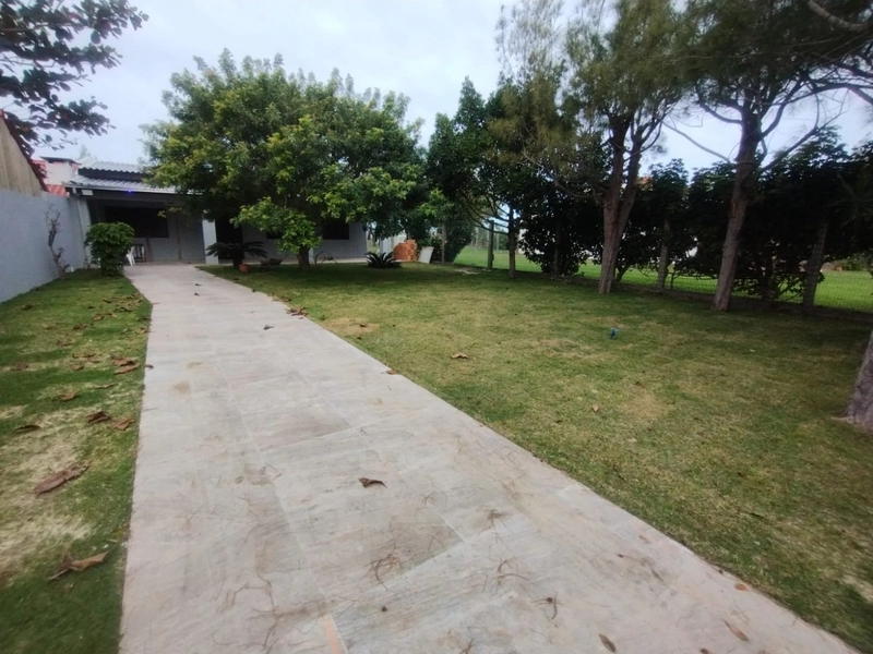 Casa com 3 dormitórios perto da praia e pátio amplo: 1ª foto da galeria de imagens do imóvel