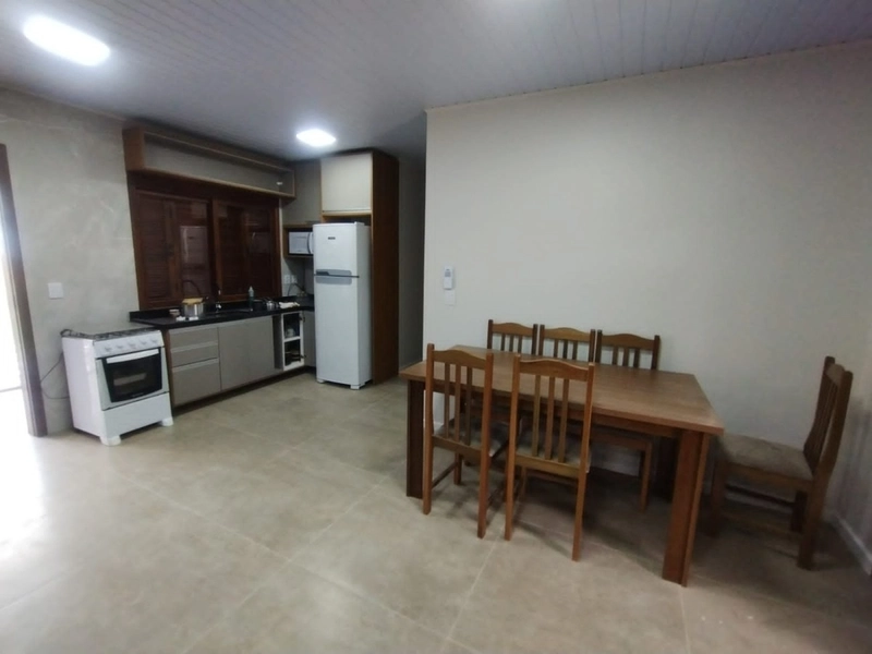 Casa com 3 dormitórios perto da praia e pátio amplo: 10ª foto da galeria de imagens do imóvel