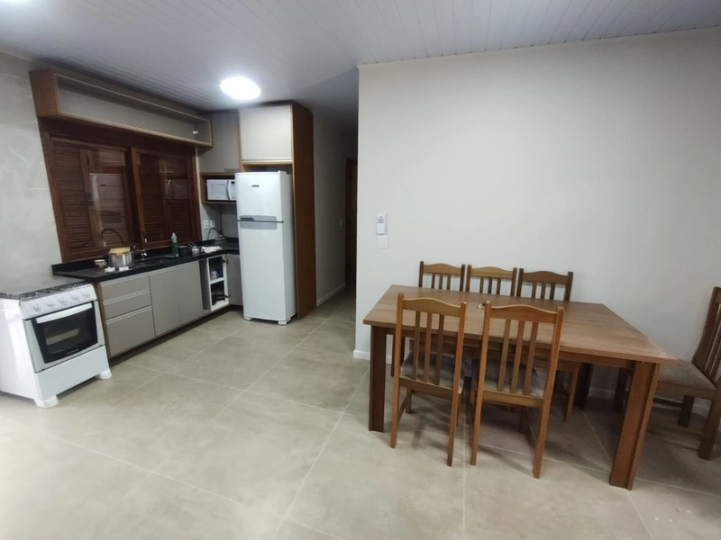 Casa com 3 dormitórios perto da praia e pátio amplo: 3ª foto da galeria de imagens do imóvel