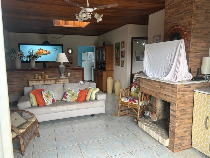 Casa com 4 dormitórios a 2 quadras do mar: 13ª foto da galeria de imagens do imóvel