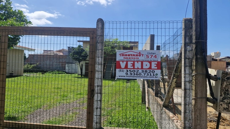 Casa com 2 dormitórios próxima a praia na Zona Norte: 1ª foto da galeria de imagens do imóvel