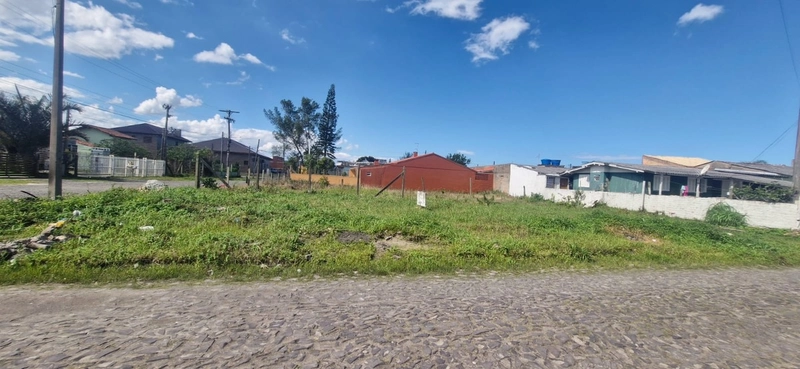 Terreno de esquina muito bem localizado pronto para construir: 5ª foto da galeria de imagens do imóvel