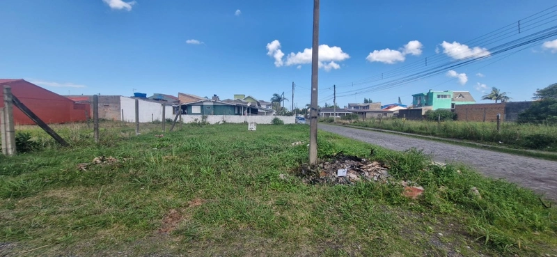 Terreno de esquina muito bem localizado pronto para construir: 4ª foto da galeria de imagens do imóvel