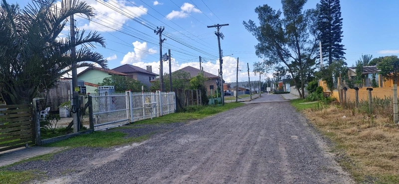Terreno de esquina muito bem localizado pronto para construir: 6ª foto da galeria de imagens do imóvel