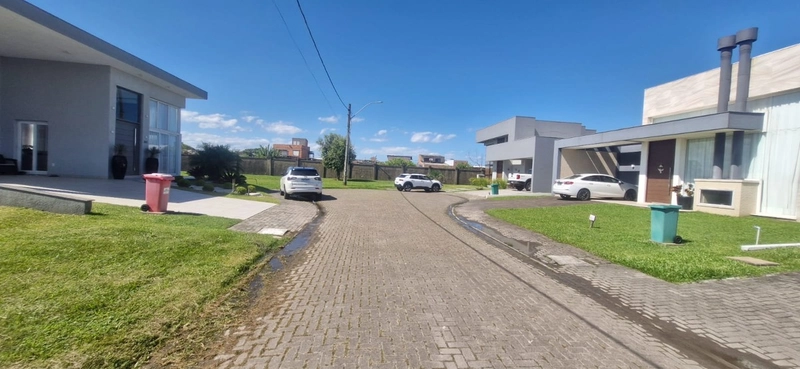 Terreno bem localizado no condomínio Dubai: 2ª foto da galeria de imagens do imóvel