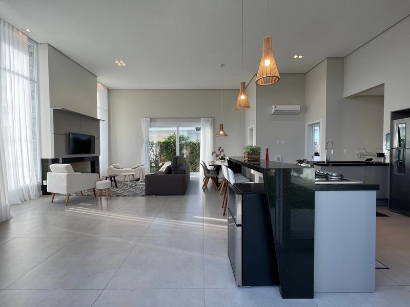 Casa com ótimo espaço e 4 suítes: 13ª foto da galeria de imagens do imóvel