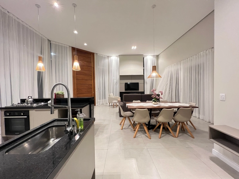 Casa com ótimo espaço e 4 suítes: 6ª foto da galeria de imagens do imóvel