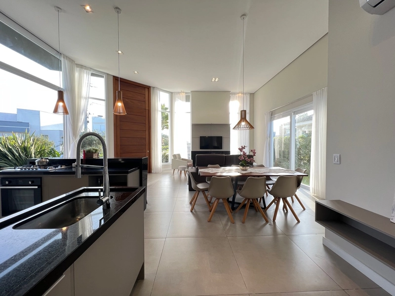 Casa com ótimo espaço e 4 suítes: 15ª foto da galeria de imagens do imóvel