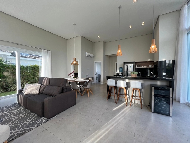 Casa com ótimo espaço e 4 suítes: 12ª foto da galeria de imagens do imóvel