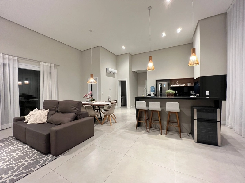 Casa com ótimo espaço e 4 suítes: 2ª foto da galeria de imagens do imóvel
