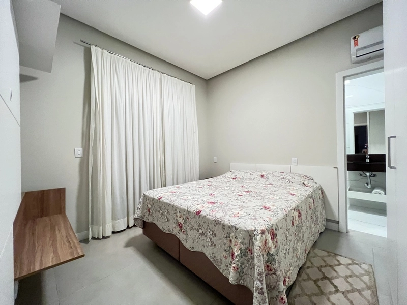 Casa com ótimo espaço e 4 suítes: 8ª foto da galeria de imagens do imóvel