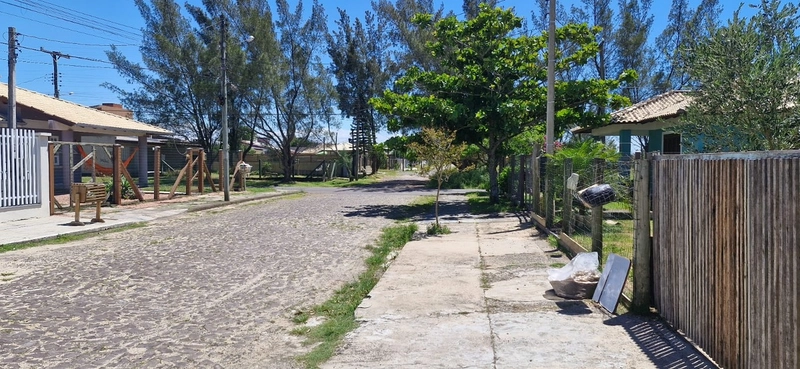 Casa com 3 dormitórios ventilada e arborizada: 3ª foto da galeria de imagens do imóvel