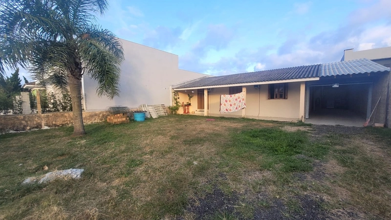 Casa com 2 dormitórios e pátio enorme na Zona Norte: 1ª foto da galeria de imagens do imóvel