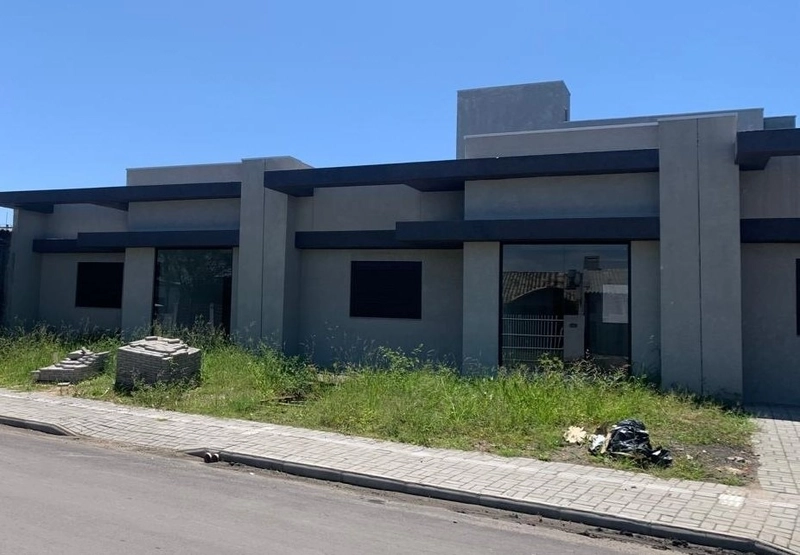 Casa de esquina com 2 dormitórios: 1ª foto da galeria de imagens do imóvel