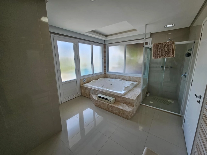 Mansão de luxo com 4 suítes e piscina aquecida no Enseada Lagos: 26ª foto da galeria de imagens do imóvel