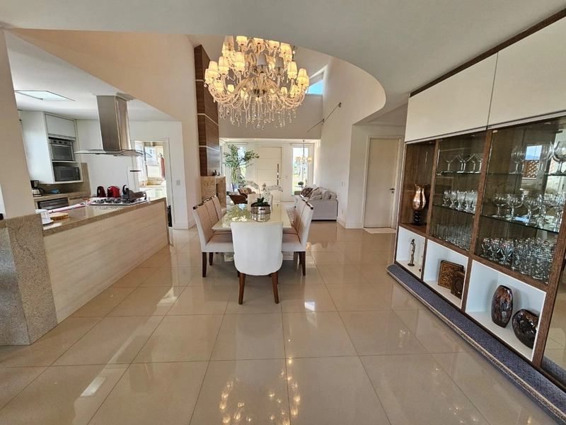 Mansão de luxo com 4 suítes e piscina aquecida no Enseada Lagos: 37ª foto da galeria de imagens do imóvel