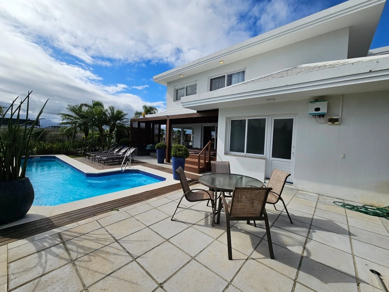 Mansão de luxo com 4 suítes e piscina aquecida no Enseada Lagos: 3ª foto da galeria de imagens do imóvel