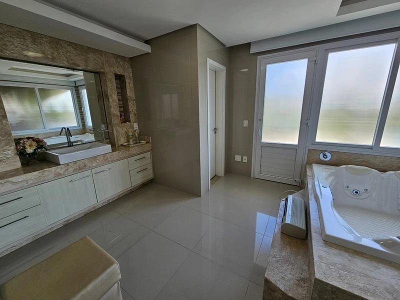 Mansão de luxo com 4 suítes e piscina aquecida no Enseada Lagos: 32ª foto da galeria de imagens do imóvel