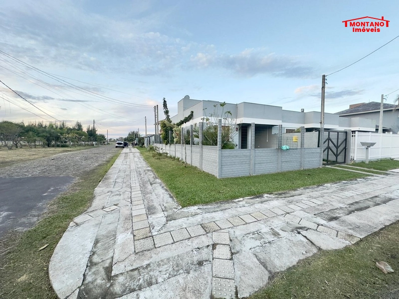 Casa de esquina a duas quadras do mar com 2 dormitórios: 11ª foto da galeria de imagens do imóvel