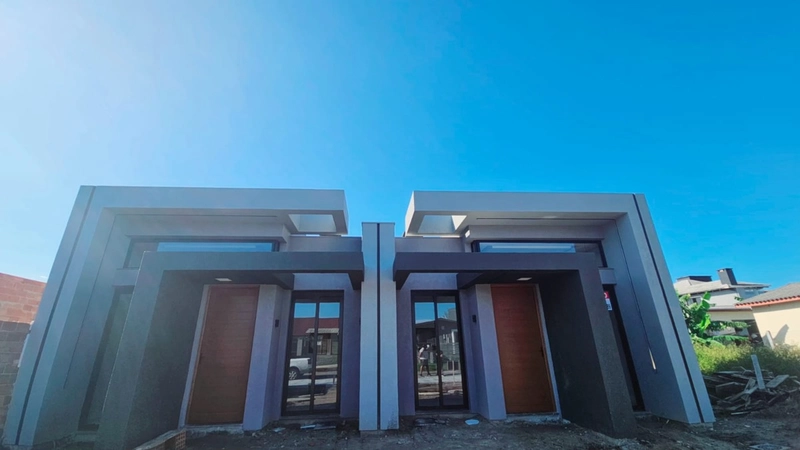 Casa de alto padrão com pé direito alto e dois dormitórios: 2ª foto da galeria de imagens do imóvel
