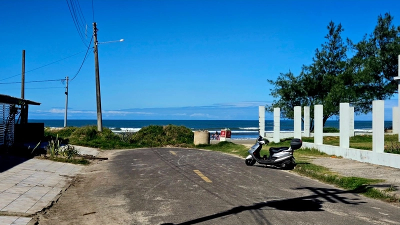 Terreno a 50m do mar pronto para construir: 4ª foto da galeria de imagens do imóvel