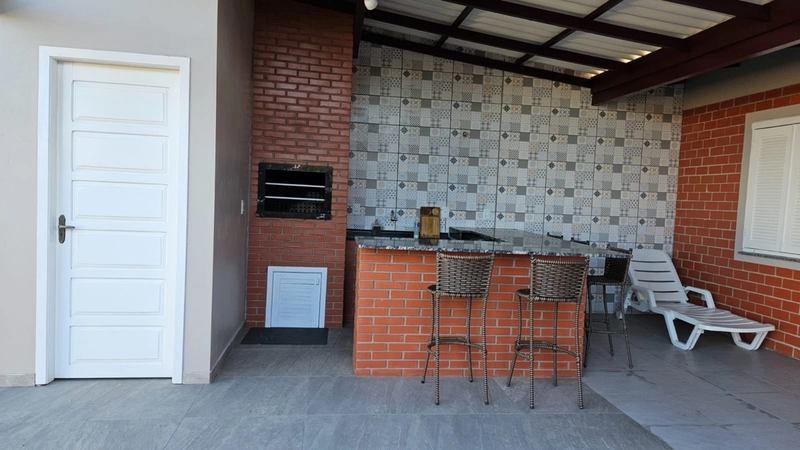 Casa com qualidade excepcional de 3 dormitórios e grande pátio!: 6ª foto da galeria de imagens do imóvel