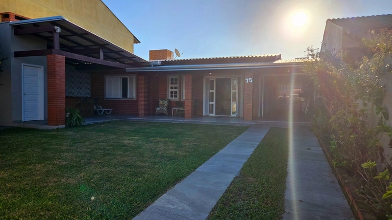 Casa com qualidade excepcional de 3 dormitórios e grande pátio!: 5ª foto da galeria de imagens do imóvel