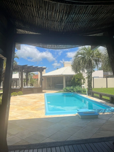 Casa de padrão inestimável com 3 Suítes, piscina e Jacuzzi: 36ª foto da galeria de imagens do imóvel