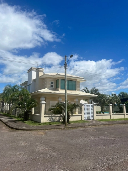 Casa de padrão inestimável com 3 Suítes, piscina e Jacuzzi: 1ª foto da galeria de imagens do imóvel