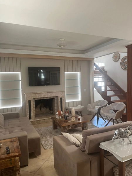 Casa de padrão inestimável com 3 Suítes, piscina e Jacuzzi: 44ª foto da galeria de imagens do imóvel