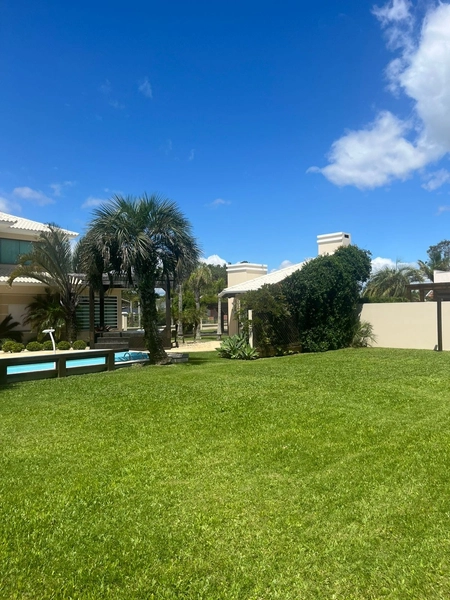 Casa de padrão inestimável com 3 Suítes, piscina e Jacuzzi: 30ª foto da galeria de imagens do imóvel
