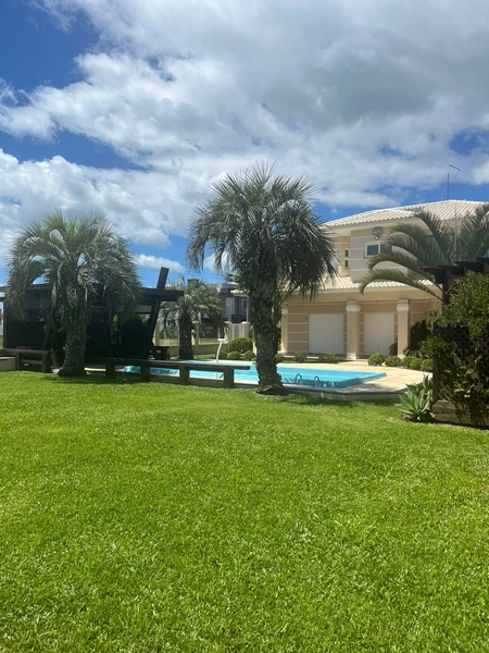 Casa de padrão inestimável com 3 Suítes, piscina e Jacuzzi: 33ª foto da galeria de imagens do imóvel