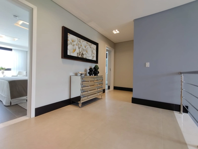 Casa espetacular com 5 Suítes e piscina no condomínio Playa Vista: 7ª foto da galeria de imagens do imóvel