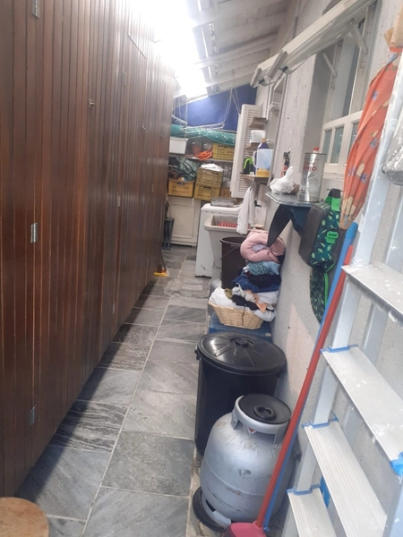 Casa bem localizada na avenida, com 2 dormitórios no bairro Guarani: 6ª foto da galeria de imagens do imóvel