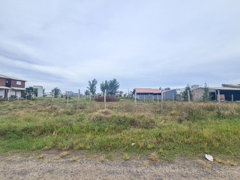 TERRENO ÓTIMO PARA CONSTRUIR NO JARDIM BEIRA MAR - CAPÃO DA CANOA: 1ª foto da galeria de imagens do imóvel