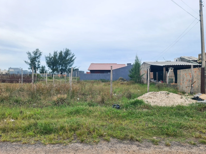 TERRENO ÓTIMO PARA CONSTRUIR NO JARDIM BEIRA MAR - CAPÃO DA CANOA: 4ª foto da galeria de imagens do imóvel