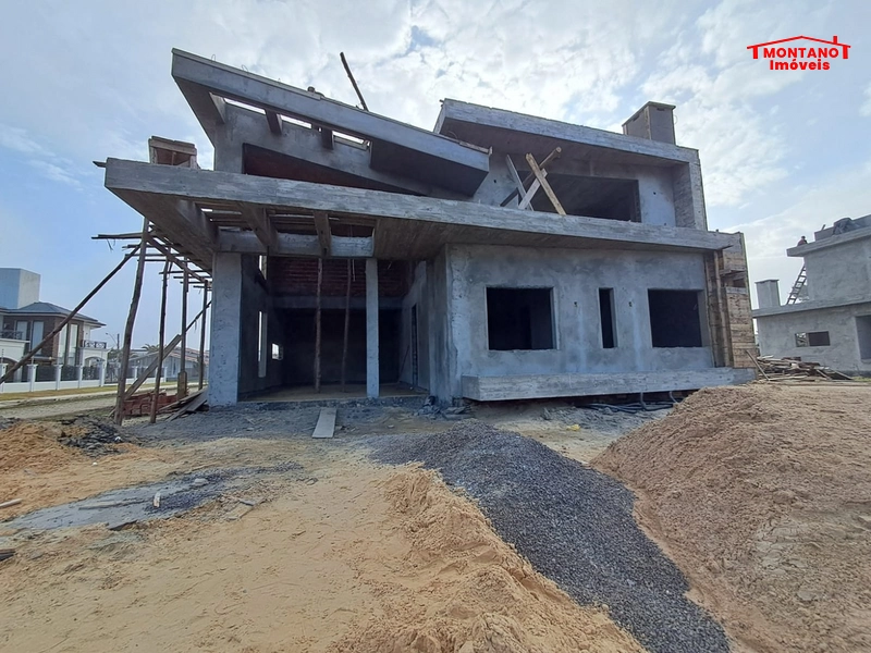 Casa com padrão único de 3 dormitórios e piscina a 100m do mar!!: 1ª foto da galeria de imagens do imóvel