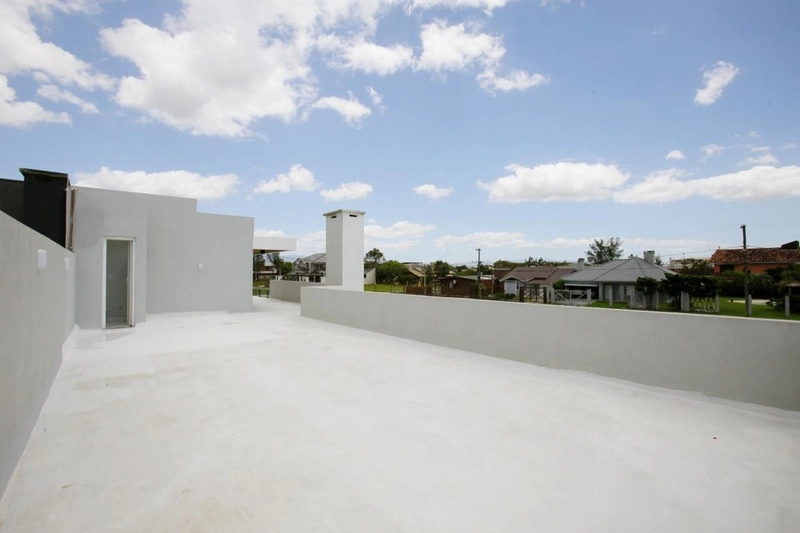Casa com padrão único com 3 dormitórios e piscina no bairro Zona Nova: 28ª foto da galeria de imagens do imóvel