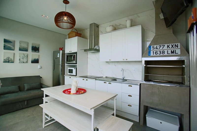 Casa com padrão único com 3 dormitórios e piscina no bairro Zona Nova: 6ª foto da galeria de imagens do imóvel