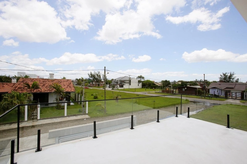 Casa com padrão único com 3 dormitórios e piscina no bairro Zona Nova: 26ª foto da galeria de imagens do imóvel