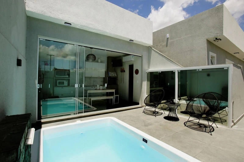 Casa com padrão único com 3 dormitórios e piscina no bairro Zona Nova: 5ª foto da galeria de imagens do imóvel
